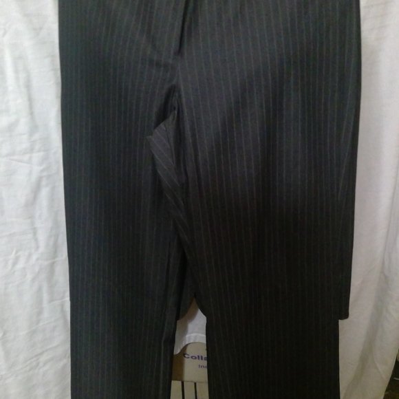 Beautiful Tahari 2 piece Pant Suit - Jacket size 10 Pants Size 8 - Picture 5 of 12